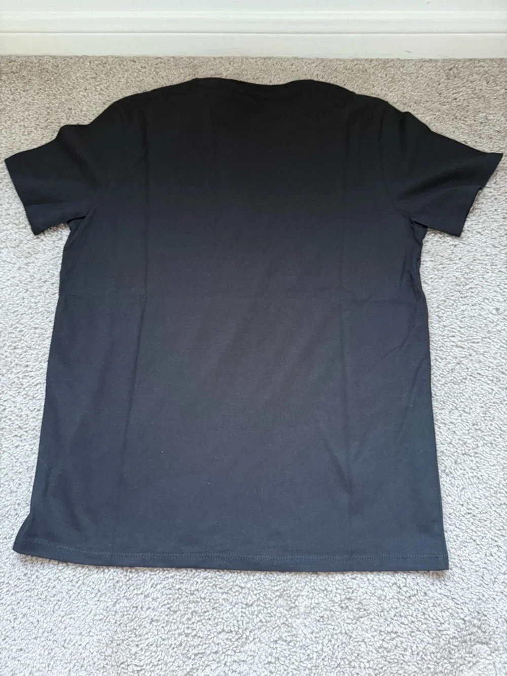 NWT Guess t shirt black large - Picture 5 of 5
